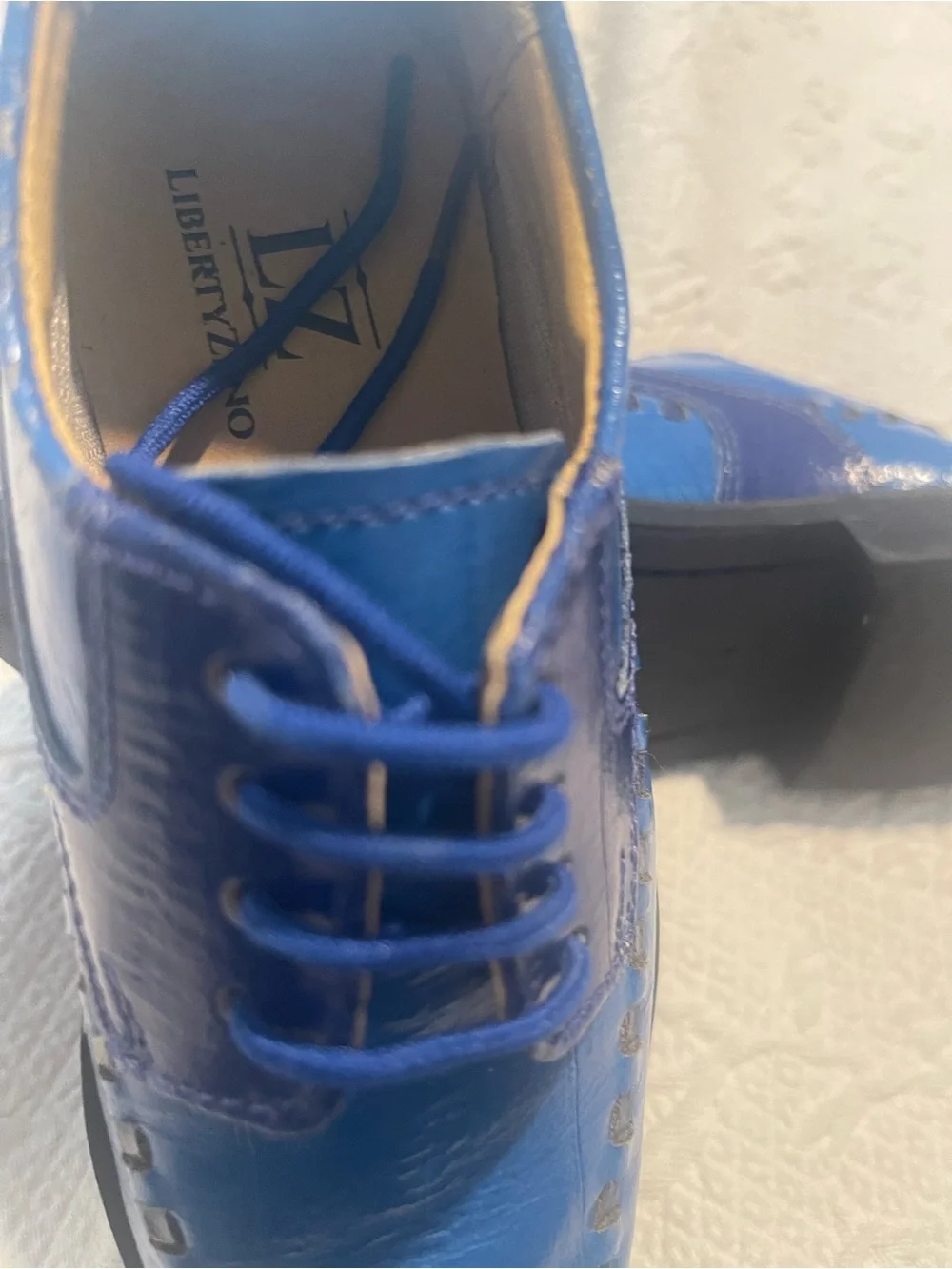Kids Boys Blue Leather Lace-Up Dress Shoes 11 Rubber soles and heels.